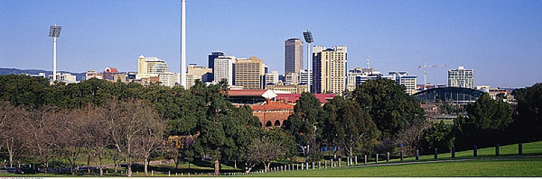 夜操操｜“夜幕降临，操舞青春：探寻“夜操操”现象背后的压力释放与社交需求”-1