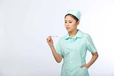 18少爷KTV被Gay囗互|“18岁少年KTV遭遇不测,社会关注未成年人保护与风气反思”-1