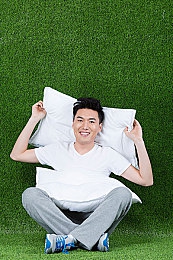 朱利安jullian特大屁股｜社交媒体热议：朱利安“特大屁股”引发审美标准与社会影响大讨论-1