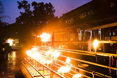 梦莹伟忠十一篇回乡祭祖|“创新祭祖应用“梦莹伟忠十一篇”走红,游子远程缅怀传承家族记忆”-1