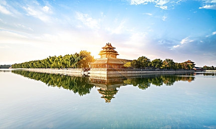 三个老头捆着躁我｜“三名退休老头性骚扰年轻女性，网络热议呼吁严惩性骚扰行为”