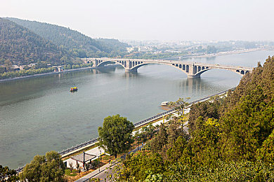 麻豆国产电影｜华语电影惊艳世界,年轻视角开辟新天地-3