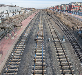 美女和老板一起努力做豆浆｜豆浆盛宴：美女老板联手演绎现代职场温情