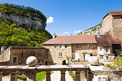 黄色直播下｜网络直播净化之路：监管自律，共筑清朗网络空间-1