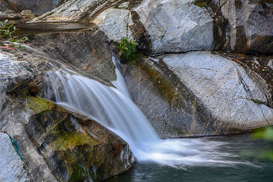 女高中体罚室脱裤子打屁股｜虚拟体罚室：体验自律与心理释放的互动游戏-1