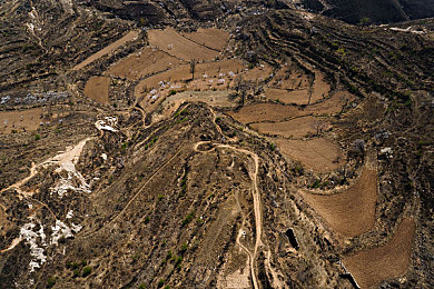 里番本子库全彩○堕落媚肉｜网络迷雾中的艺术迷踪：揭秘“里番本子库”的彩色诱惑与伦理边界-3