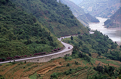 ▌娜娜▌羞辱榨精挑战51吃瓜｜网络挑战引发的道德思考与年轻人的极限探索-2