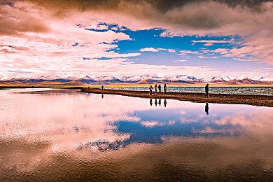 91黑料吃瓜在线观看｜网络风波：娱乐圈“黑料”视频引发热议，隐私与理性边界何在？-1