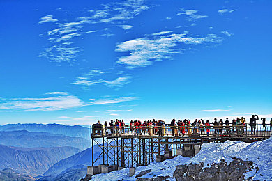 东京热APP｜东京热APP：指尖上的欢乐盛宴，轻松娱乐新体验-1