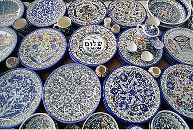 先拳头交再瓶交｜街头冲突升级：拳脚瓶战警方介入，反思社会暴力问题-2