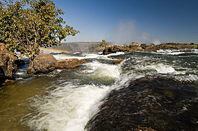 将界2第3集蕾蕾打扑克|《将界2》扑克高手蕾蕾:智慧牌桌上的冷静传奇-2