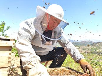 我和老丈洗澡同性Gay｜家庭误会风波：洗澡歌声引争议，和谐沟通显重要-4