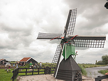 成人tv｜网络成人内容兴起：监管挑战与和谐网络环境构建-3