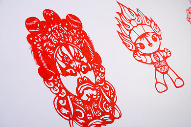 白丝袜精华液抹在脚上的功效｜“足下焕新，白丝袜精华液：美足新宠，呵护每一步”