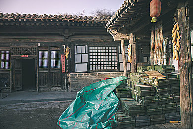 打扑克又叫又疼下载|扑克狂潮背后的健康警示:社交游戏“叫又疼”现象解析-1