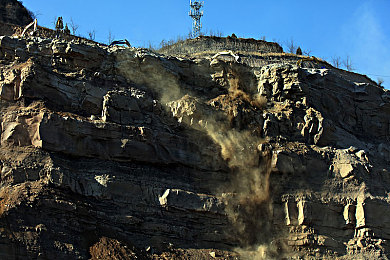 爽 好多水 快 深点nh｜夏日游泳热潮席卷全国：全民清凉消暑，安全快乐畅游-2
