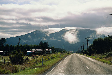 校霸抽烟被学霸打哭了｜校园霸凌风波：学霸制止校霸吸烟引发肢体冲突，社会关注青少年教育问题-2