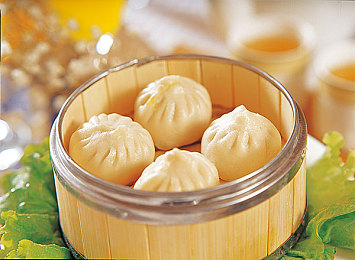 秀场直播|秀场直播兴起背后的社会影响与监管挑战:探讨其多样性与正能量传播-2