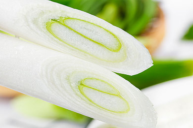 班长给我看她 摸她奶|网络风波:班长不当言论引深思,共筑校园和谐防线-1