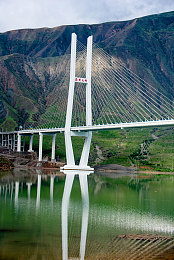 初高中打屁股 网站╳｜打屁股网站助力学习，创新教育视角焕新青春之旅-3