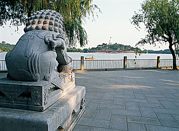 国产精品一卡二卡|智能双雄引领潮流,一卡二卡共绘便捷生活画卷-1