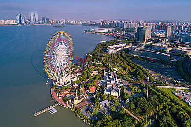 亚裔女被黑人玩到翻眼|亚裔女性街头遭遇种族歧视,社会热议呼吁共建和谐包容环境-2