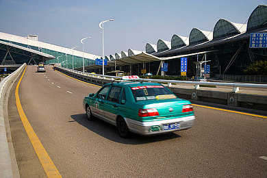 老赵抱着月月在厨房做欧美｜温馨厨房，美味传承，幸福烹饪时光-3