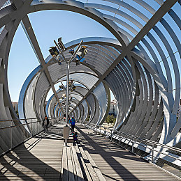 性直播视频｜网络性直播泛滥，挑战监管，青少年身心健康受威胁，如何应对？-2