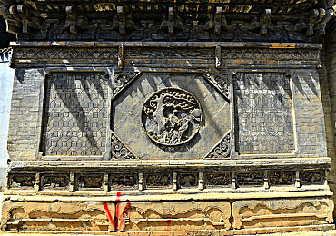 打扑克又疼又叫直播下载软件免费｜免费直播下载软件暗藏风险：“打扑克又疼又叫”引关注，警惕陷阱与监管缺失