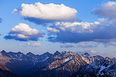 壮志凌云2啄木鸟满天星法版｜壮志凌云2啄木鸟满天星：国产科幻巨制再创新高，点燃民族自豪感