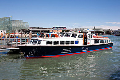 free╳性护士vid0s美女|揭秘网络暗流:“free╳性护士vid0s美女”背后的真相与警示-2