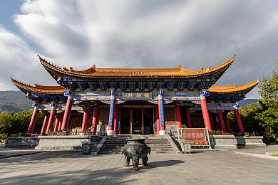 丝袜老师踩我的 出精贴吧文章｜“网络热议：丝袜老师踩我出精事件，道德底线与教育问题引深思”-2