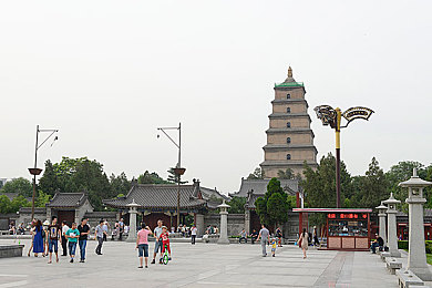 在床上打扑克激烈摇床｜欢乐扑克夜，和谐邻里情，摇床风波警示录-2