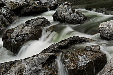 免费吃瓜｜网络新潮流：“免费吃瓜”揭秘，娱乐八卦背后的文化现象与网络暴力问题-1