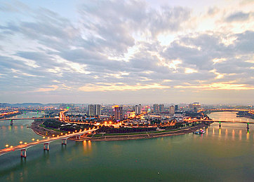 一个好妈妈7中字讲话内容概括｜“爱与责任铸就未来：一位母亲亲子教育论坛上的七字箴言引发热议”-3