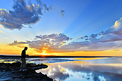 美好的夜晚从打开花季3.0.2开始｜科技赋能夜生活，“花季3.0.2”软件引领娱乐新潮流-1