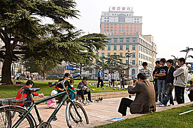 七十老太亂伦 性最老的老太大|古墓探险揭秘:惊悚七十老太之谜,探秘性最老老太传奇-1