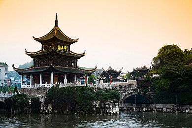 30岁少妇推油按摩少不了｜“压力释放，按摩之旅：30岁女性的健康生活新选择”-4