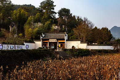 佛珠一颗一颗放小洞里｜古韵新篇：佛珠传世之旅-4