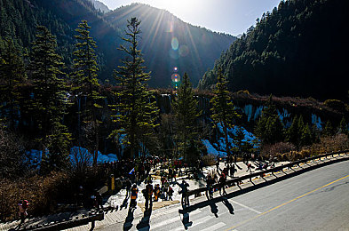 体育生打  视频gvwww｜体育生暴力事件引关注：校园暴力不容忽视，共建和谐校园刻不容缓-2