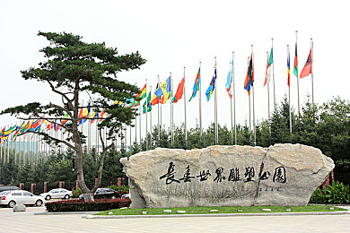 18少爷KTV被Gay囗互|“18岁少年KTV遭遇不测,社会关注未成年人保护与风气反思”-3