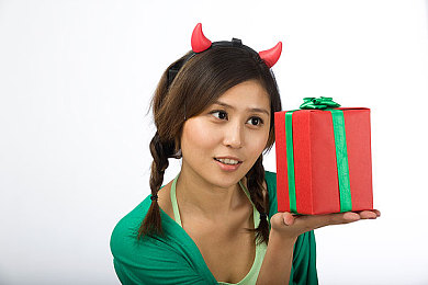 床上打扑克｜室内娱乐新风尚：床上扑克，社交减压两不误-2