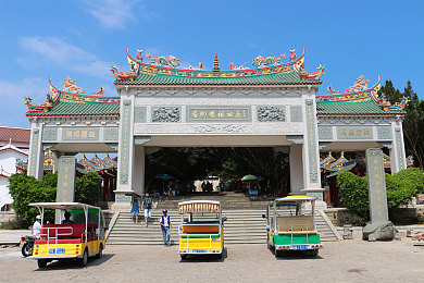 汤不热视频|短视频新星“汤不热”:轻松幽默,青春潮流涌动-1