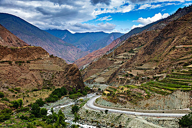 91黑料网站入口｜网络黑料危害青少年，法律与教育亟待加强-3