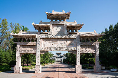 798艺术区个人写真拍摄技巧｜漫步798，光影留影，个性写真之旅-2