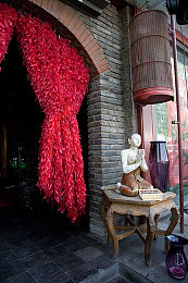 山上悠亚电影｜揭秘山上悠亚电影：视觉盛宴中的文化传承与情感共鸣-1