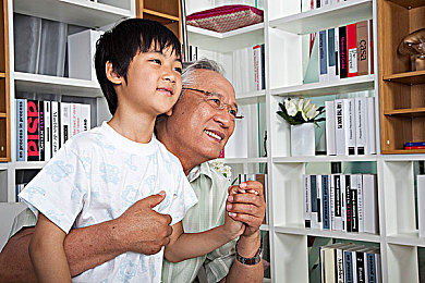 三上悠亚一区二区｜三上悠亚新作发布引发网络热议与关注-1