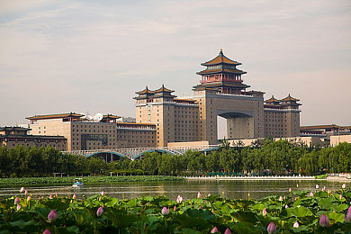 姬小满拿枪奖励自己核心提示|逆境英雄:姬小满枪声下的坚韧与担当-2