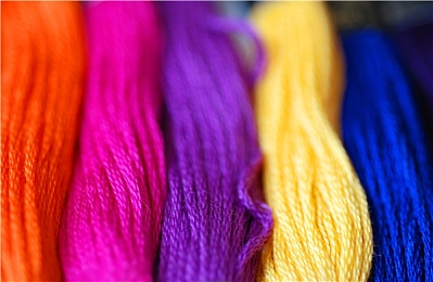 男生和女生一起擦擦擦｜携手清洁乐享生活，趣味游戏共筑美好家园