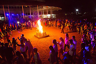 99热综合|破茧成蝶:解码“99热综合”,探寻工作生活新平衡-4